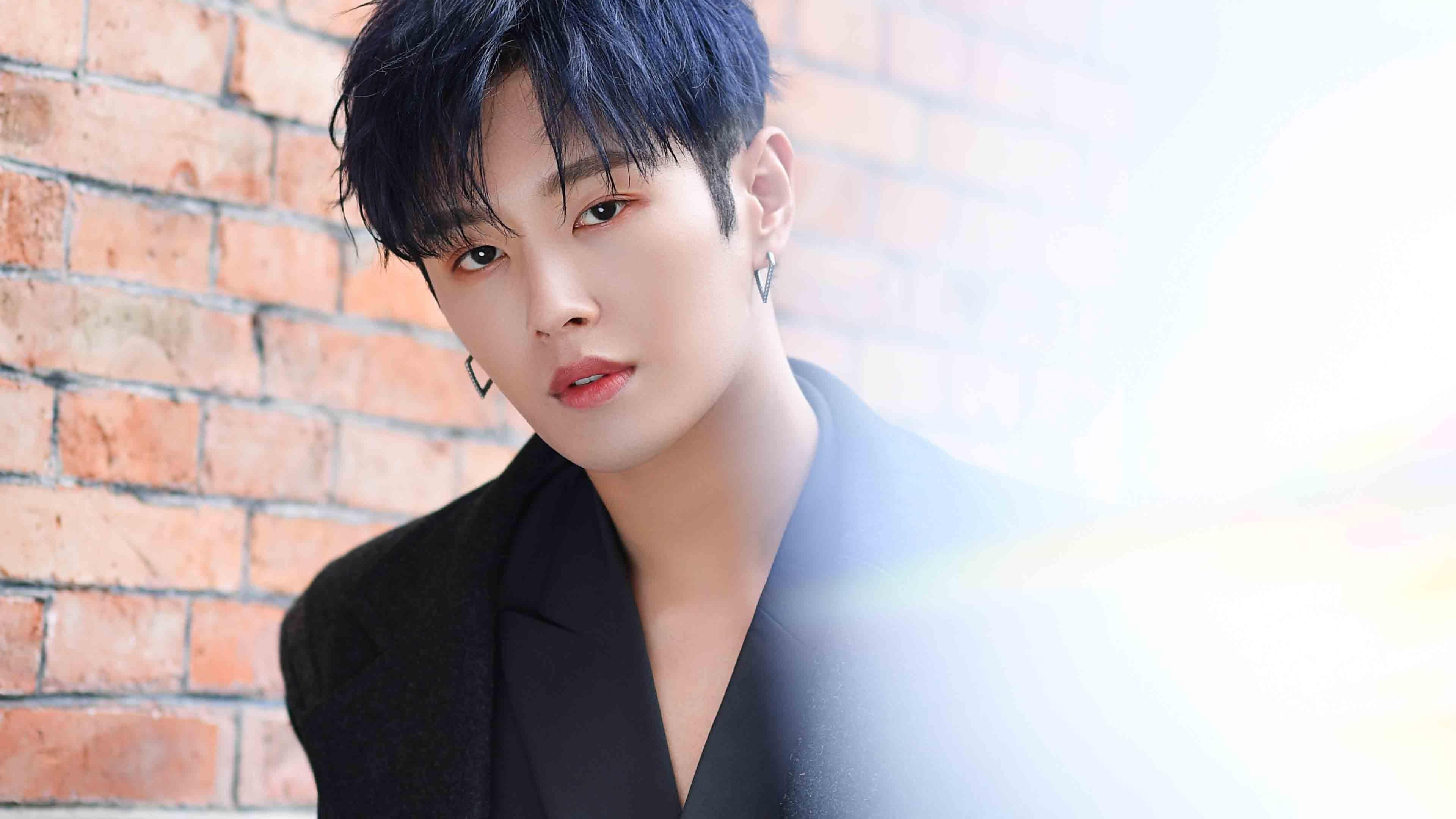 字母哥快速转身突破直插篮下完成暴扣,字母哥进nba