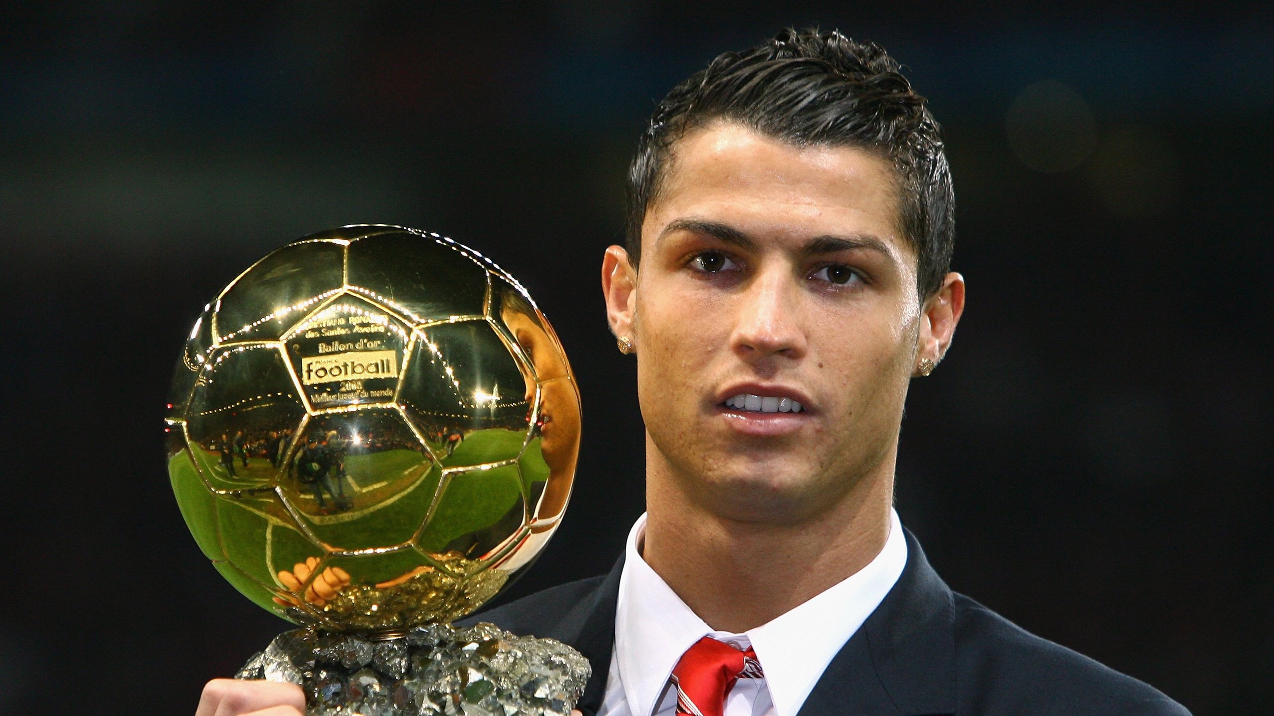 三人协作拉动全队推进节奏，三人配合