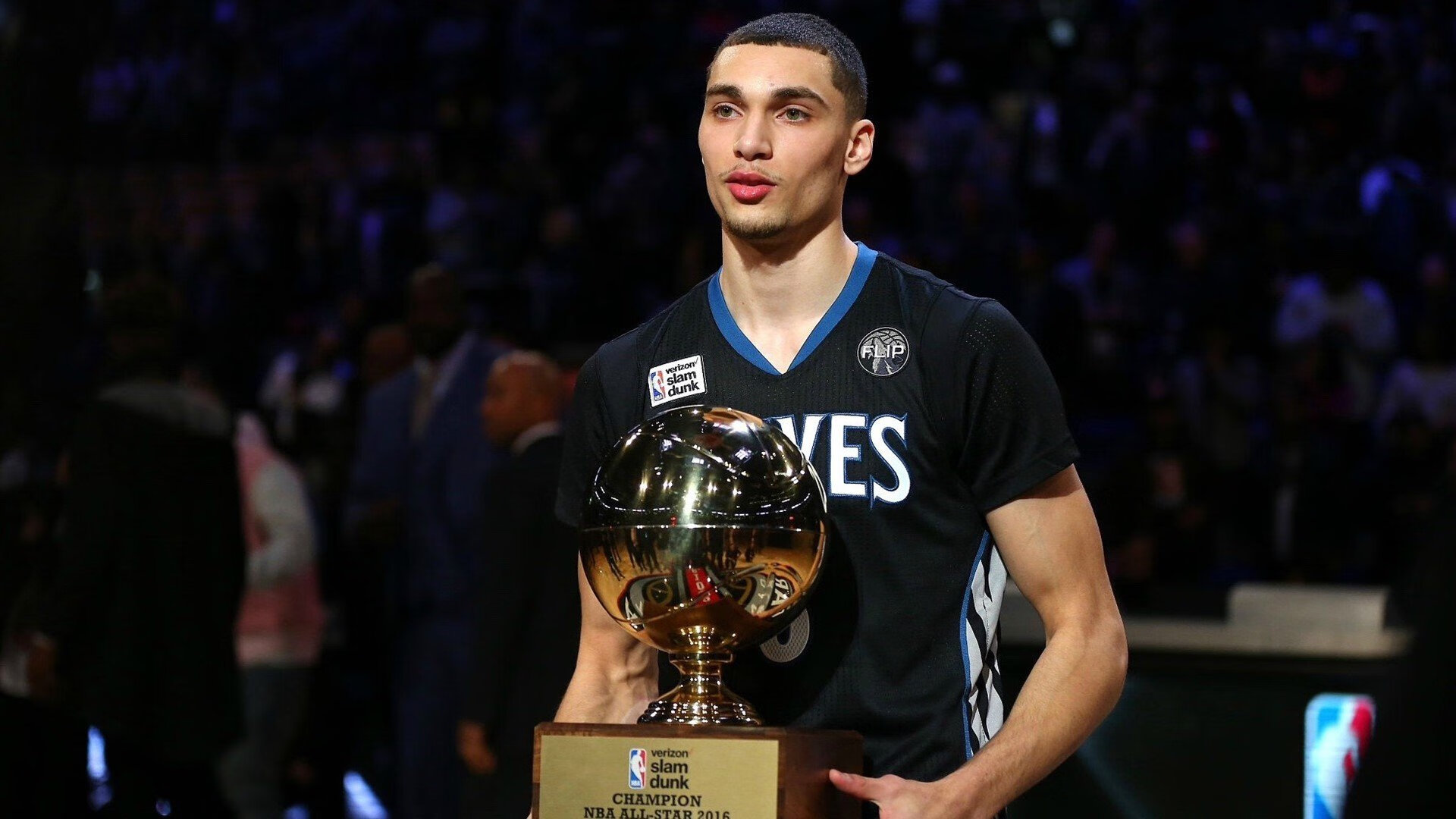 职业联赛推出赛前球迷问答环节增强现场互动性，球迷知识问答