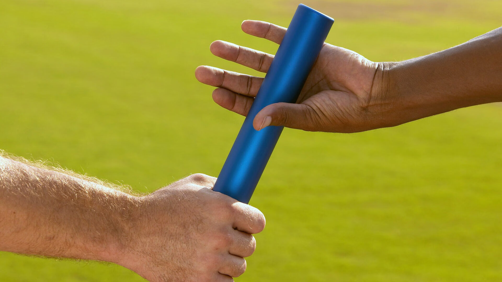 马修·图穆亚在橄榄球冠军锦标赛中展现强大进攻威胁，nfl马修